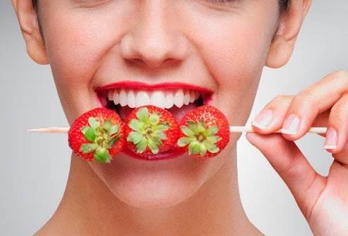 Dâu tây giúp loại bỏ những mảng bám trên răng