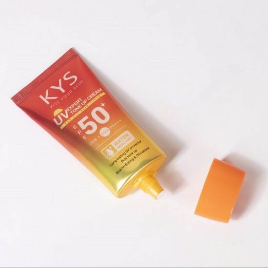 Kem chống nắng nâng tông KYS