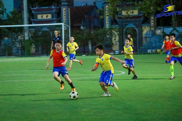 Thi đấu bóng đá
