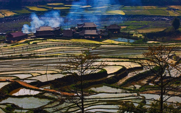 Từ Cu Vai nhìn xuống là những bản làng thơ mộng
