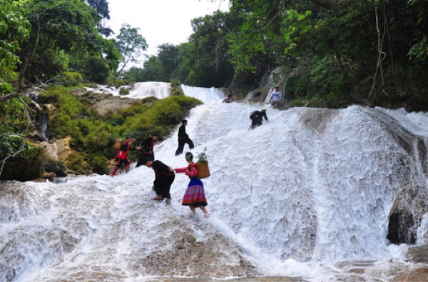 khung cảnh thiên nhiên hoang sơ, hùng vĩ và đẹp đến nao lòng