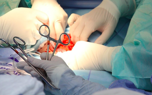 Người đàn ông bị bạn tình cắt đứt rời bộ phận sinh dục