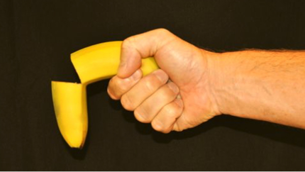 Quan hệ trong tư thế nhạy cảm, họa sĩ nổi tiếng bị gãy đôi dương vật - 1