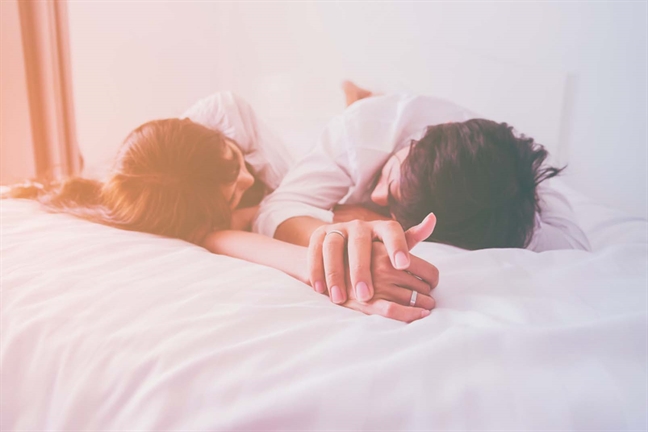 Bất lực vì vợ tỏ thái độ 'cao quý' trong chuyện phòng the