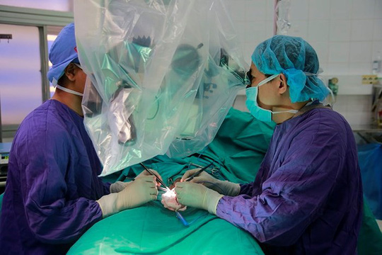 Thanh niên nghịch dại tự bẻ gãy 'của quý' - 1