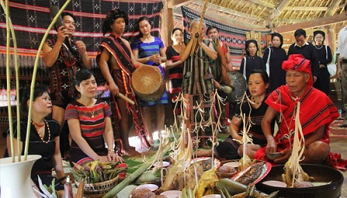 lễ mừng mùa lúa mới - điểm thú vị khi du lịch tây nguyên