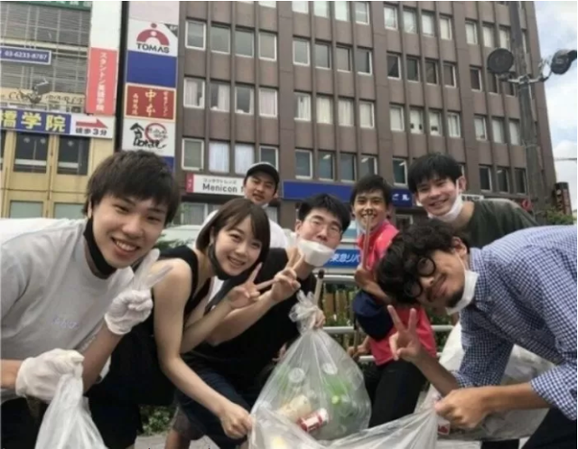 Kỳ lạ cặp đôi vàng của làng phim 18+, cùng đỗ vào đại học danh giá rồi rủ nhau lưu ban để thỏa đam mê - Ảnh 3.