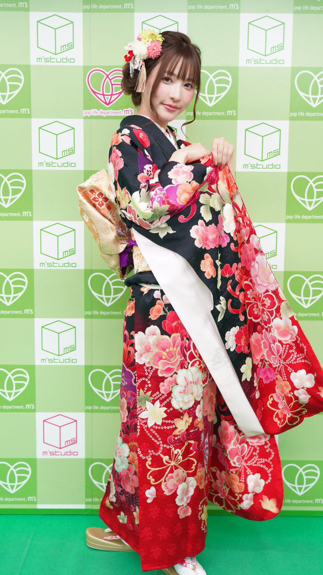 Loạt ảnh các nữ thần 18+ Nhật Bản trong trang phục kimono đầu năm - Ảnh 3.