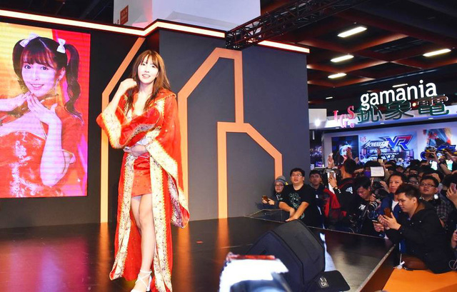 Nữ diễn viên Yua Mikami gây náo loạn khi xuất hiện tại Taipei Game Show 2018