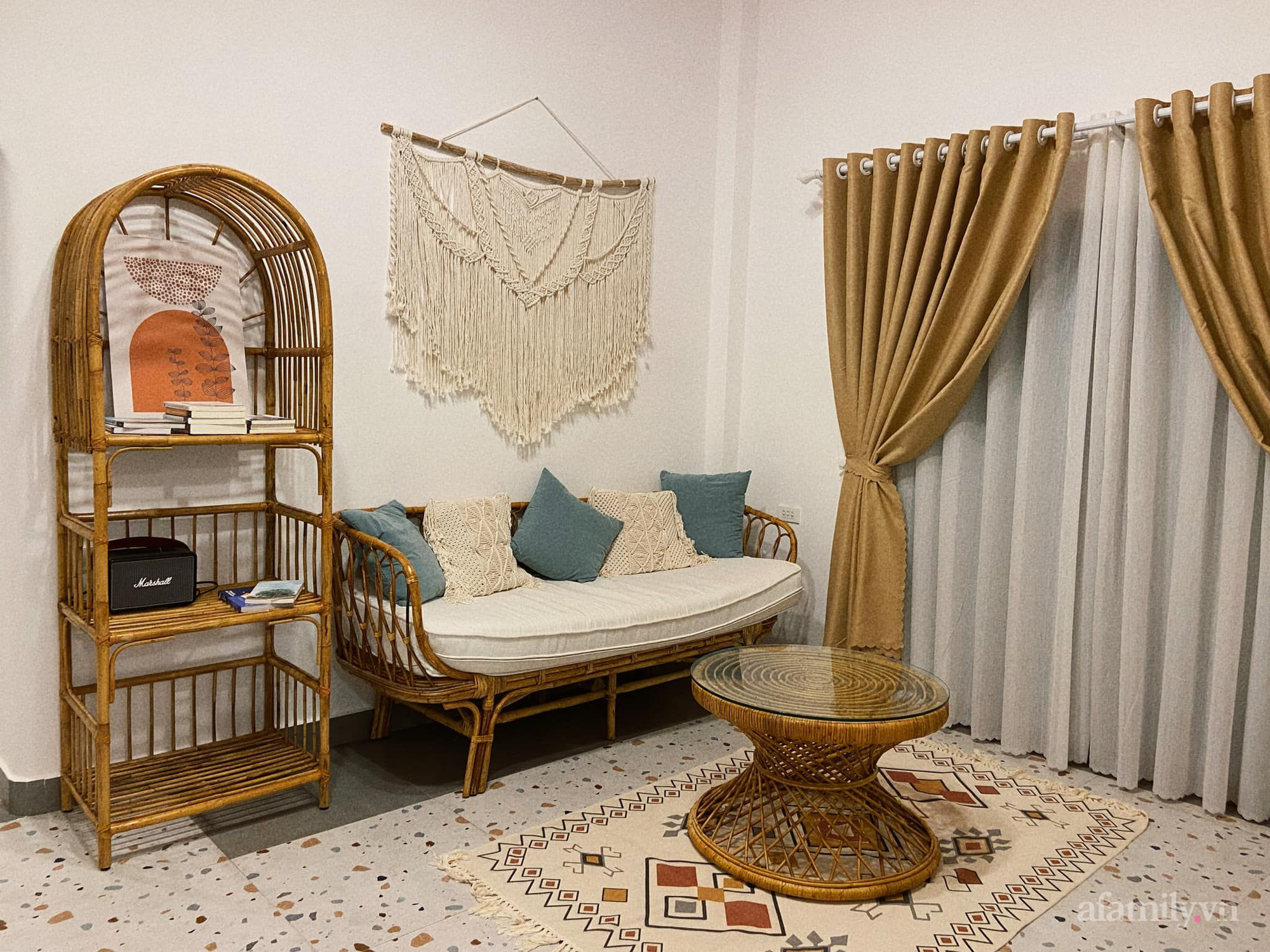 Cặp vợ chồng trẻ sửa ngôi nhà cũ ọp ẹp trên đảo Phú Quý thành không gian sống vintage