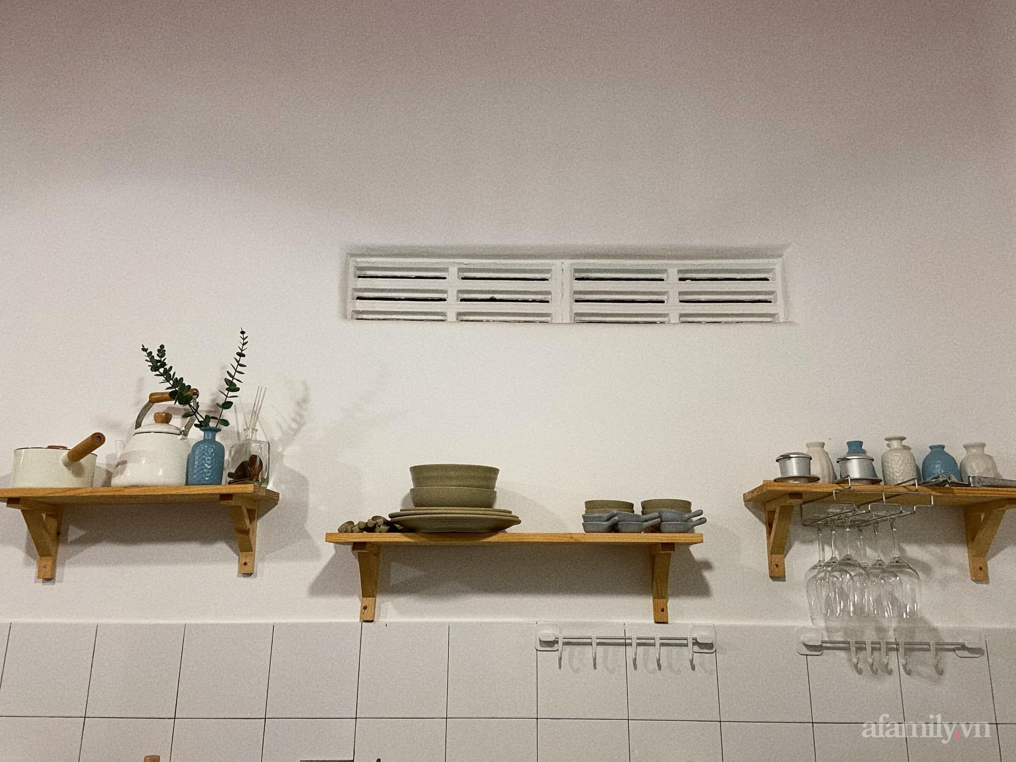 Cặp vợ chồng trẻ sửa ngôi nhà cũ ọp ẹp trên đảo Phú Quý thành không gian sống vintage