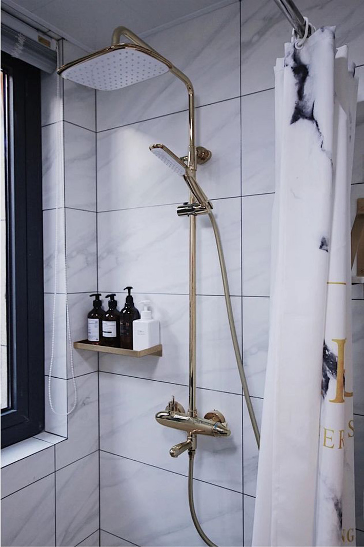 Căn hộ 70m² trên tầng 33 đẹp hút hồn với thiết kế gạch sàn bếp hình lục giác độc đáo - Ảnh 18.