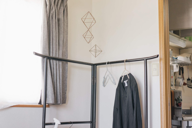 Hai chị em gái sống thoải mái trong căn hộ nhỏ xíu 25m² nhờ áp dụng nghệ thuật sắp xếp này - Ảnh 6.