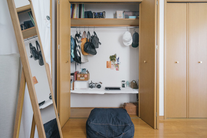 Hai chị em gái sống thoải mái trong căn hộ nhỏ xíu 25m² nhờ áp dụng nghệ thuật sắp xếp này - Ảnh 1.