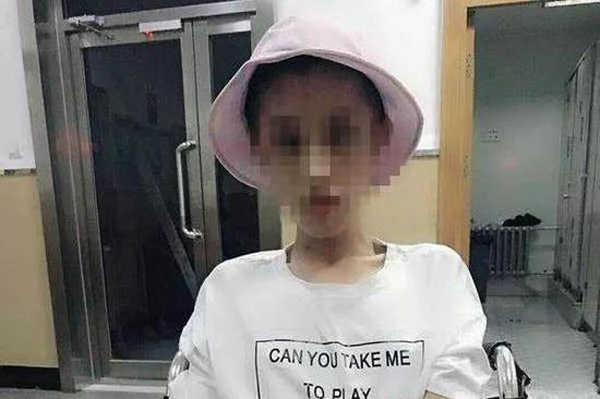 Giảm cân quá mức, cô gái trẻ chỉ còn da bọc xương, cân nặng không quá 30kg