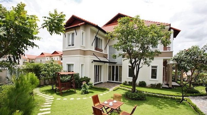 mẫu biệt thự nhà vườn màu trắng chủ đạo