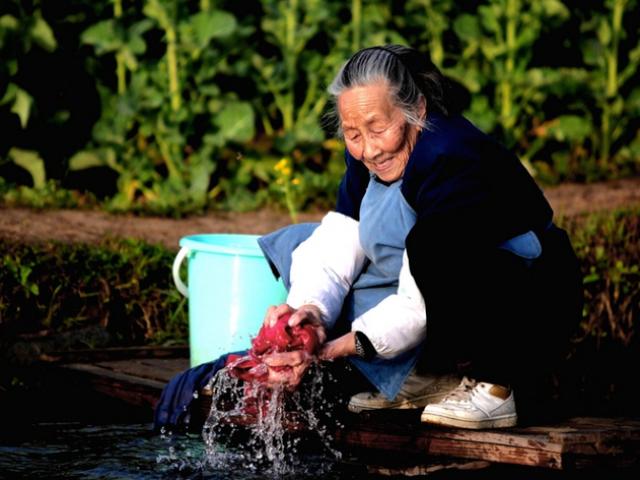 Người phụ nữ mắc ung thư vú 9 năm vẫn sống khỏe chỉ bằng 3 việc đơn giản