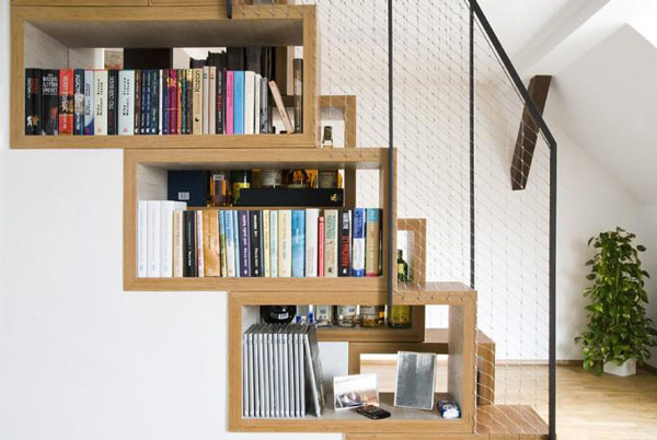 tận dụng gầm cầu thang làm giá sách
