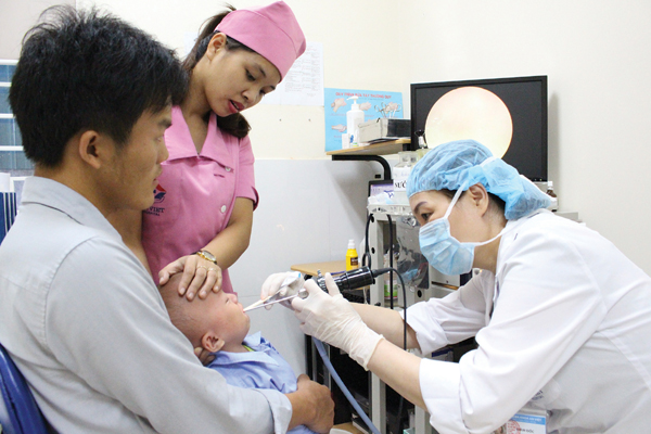 Phải làm gì khi bị viêm họng cấp?