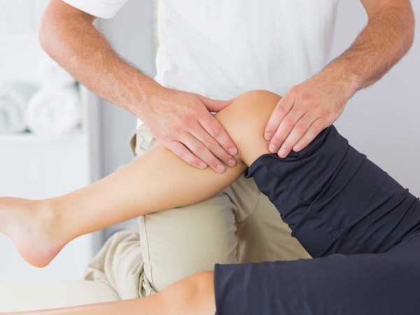 Xoa bóp, bấm huyệt giúp giảm đau khớp gối