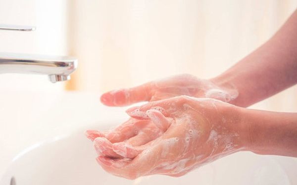 Nước rửa tay, nước sát khuẩn thật sẽ không làm hại da