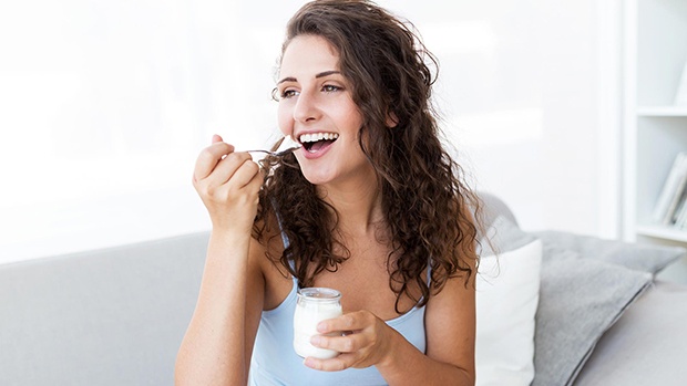 Lý do phụ nữ nên ăn sữa chua mỗi ngày
