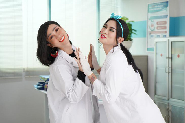 Về phía BB Trần, khi biết đến dự án phim hài này, anh chàng đã không chút đắn đo tham gia ngay. “Bản thân BB là một người thích tham gia những dự án vì cộng đồng nên khi biết đến dự án kêu gọi các bạn gái phòng ngừa UTCTC này, BB và Triều không có gì chần chừ mà gật đầu đồng ý ngay. Hằng ngày đọc báo biết được nhiều bạn nữ bận rộn với công việc, tất tả lo cho gia đình nhưng lại khá vô tâm đến sức khỏe của bản thân mình. Do đó, BB hy vọng qua chuỗi phim hài này, các cô gái sẽ quan tâm và chăm sóc bản thân nhiều hơn”, BB Trần cho biết.