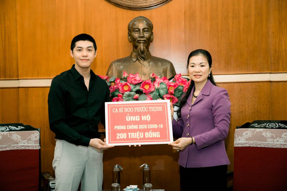 noo-phuoc-thinh-isaac-va-loat-nam-than-vbiz-o-nha-chong-dich-6161a07f