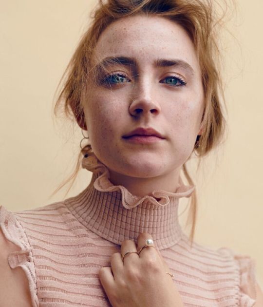 saoirse-ronan-mac-ao-hong