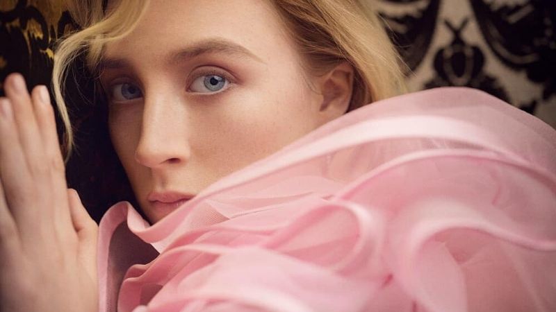 saoirse-ronan-mac-ao-mau-hong