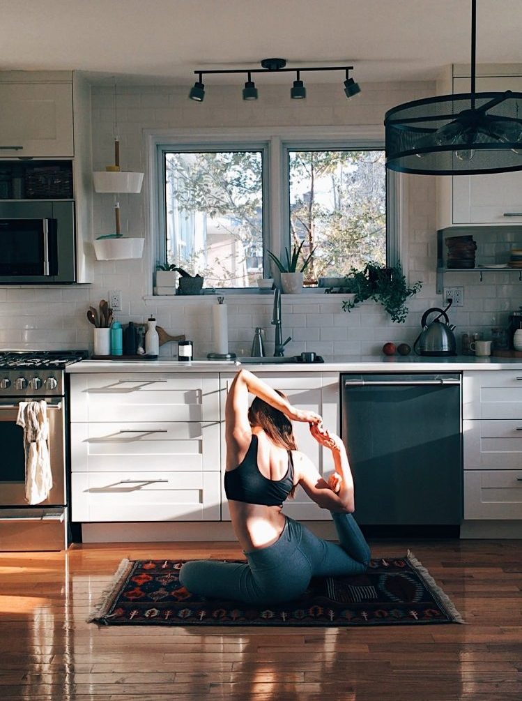 lua-chon-do-tap-yoga-Sabrina-Smelko