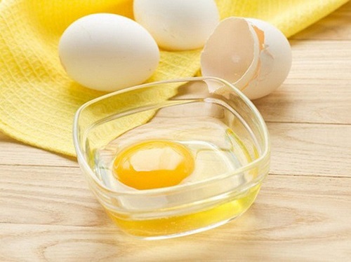 trị mụn với trứng