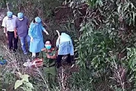 Người phụ nữ đi giao gà bị sát hại, giấu xác trong vách núi