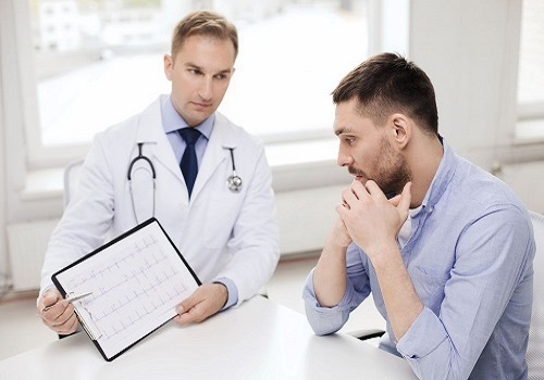 Tinh trùng có màu vàng nhạt vón cục có làm sao không?