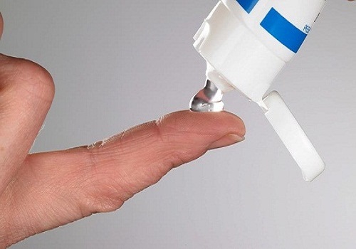 Thuốc bôi hẹp bao quy đầu ở nam giới và một số cảnh báo