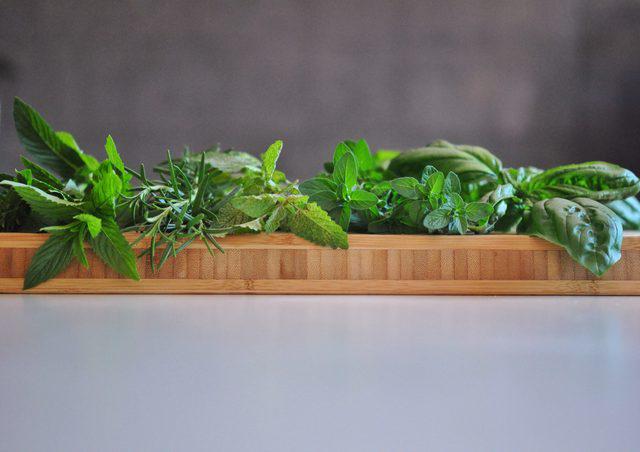 Chị em đừng dại cho chồng ăn 7 thực phẩm giết chết khả năng 'giường chiếu' này - 4