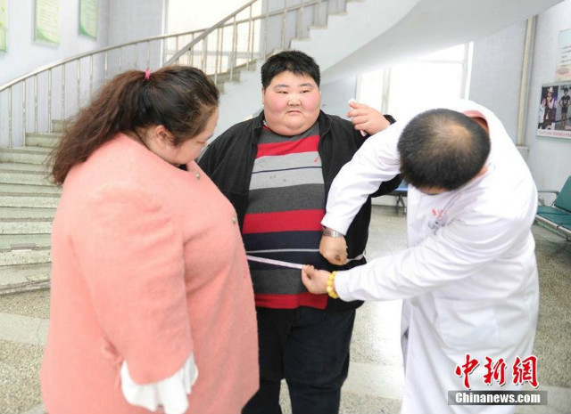 Gặp lại cặp đôi 5 năm không thể 'yêu' vì quá béo
