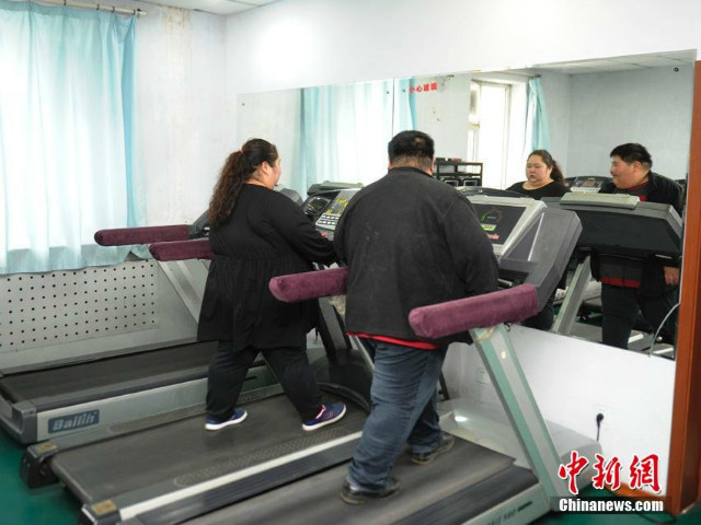 Gặp lại cặp đôi 5 năm không thể 'yêu' vì quá béo