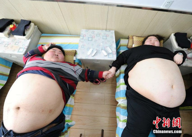 Gặp lại cặp đôi 5 năm không thể 'yêu' vì quá béo