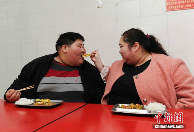 Gặp lại cặp đôi 5 năm không thể 'yêu' vì quá béo