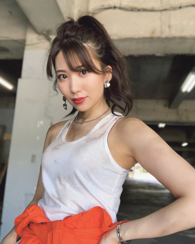 Loạt mỹ nhân từ bỏ vinh hoa showbiz để theo đuổi đam mê 18+ (P.3) - Ảnh 4.