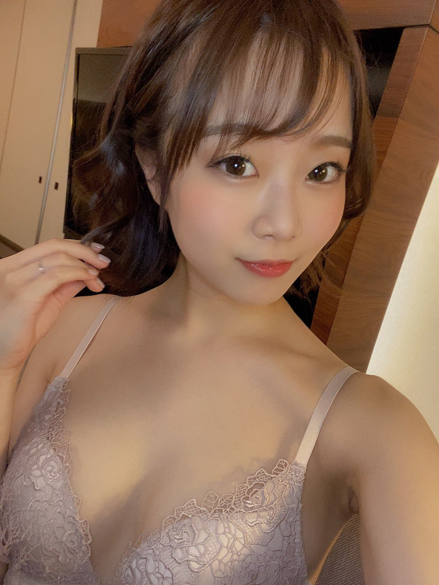 Mỹ nhân 18+ hé lộ thu nhập khổng lồ trên sóng, mỗi tháng nhận lương 350 triệu đồng - Ảnh 6.