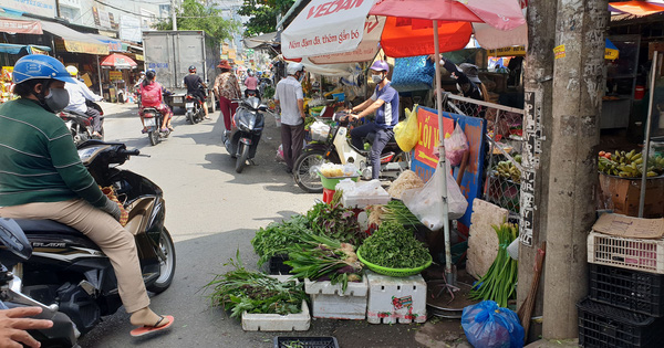 Một phụ nữ bị nam thanh niên đuổi chém tới tấp ở quận 12