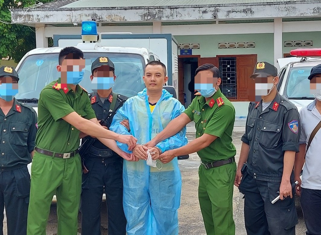 Bắt trùm giang hồ đánh, trói người rồi vứt trước cửa trụ sở công an phường