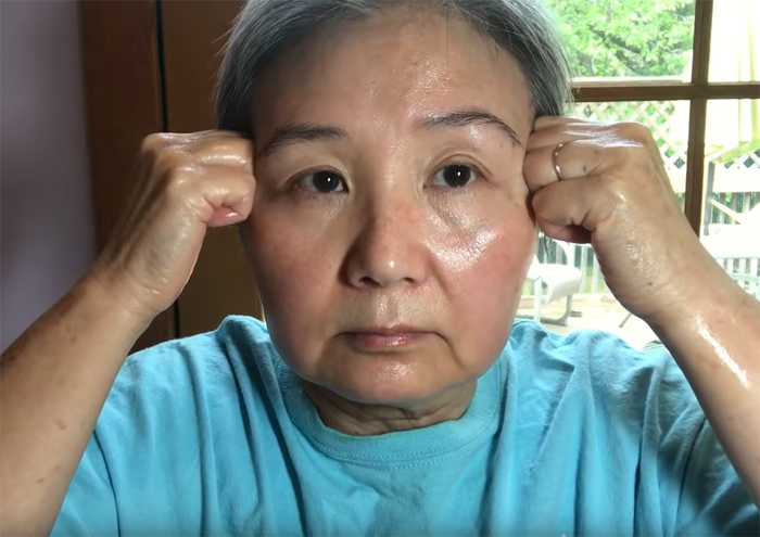 U60 có làn da căng mịn như gái 18, cụ bà chia sẻ bí quyết với sữa rửa mặt
