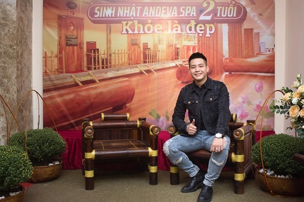 Quân A.P xuất hiện bất ngờ trong sinh nhật 2 tuổi Andeva Spa