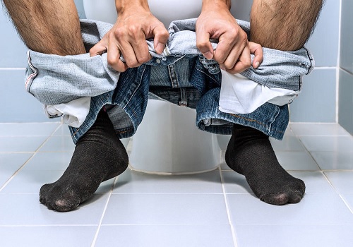 Táo bón lâu ngày có gây bệnh trĩ không?