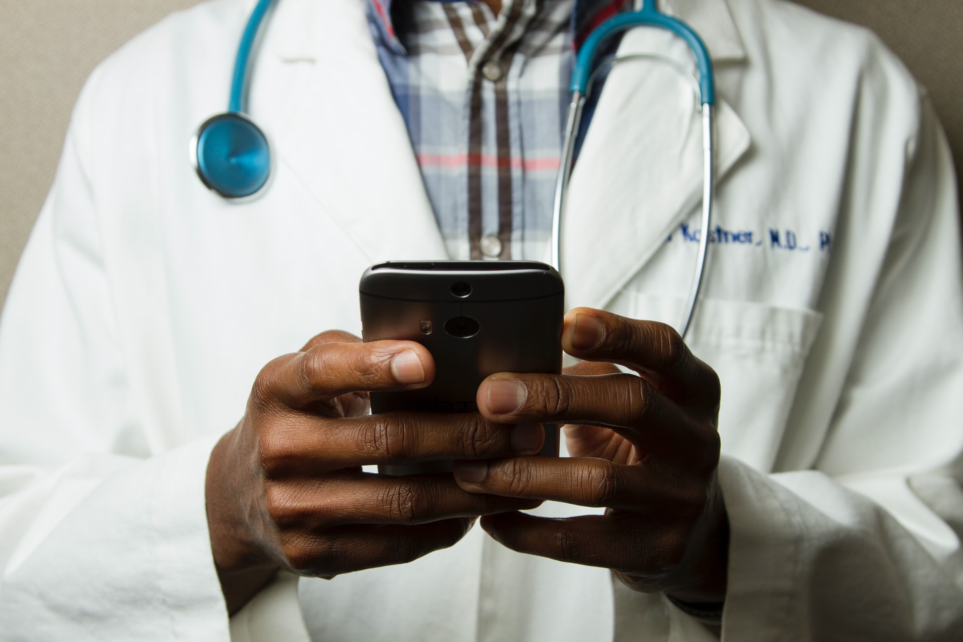 Issue #30: A pure play in consumer internet security and the world leader in telemedicine 🚨