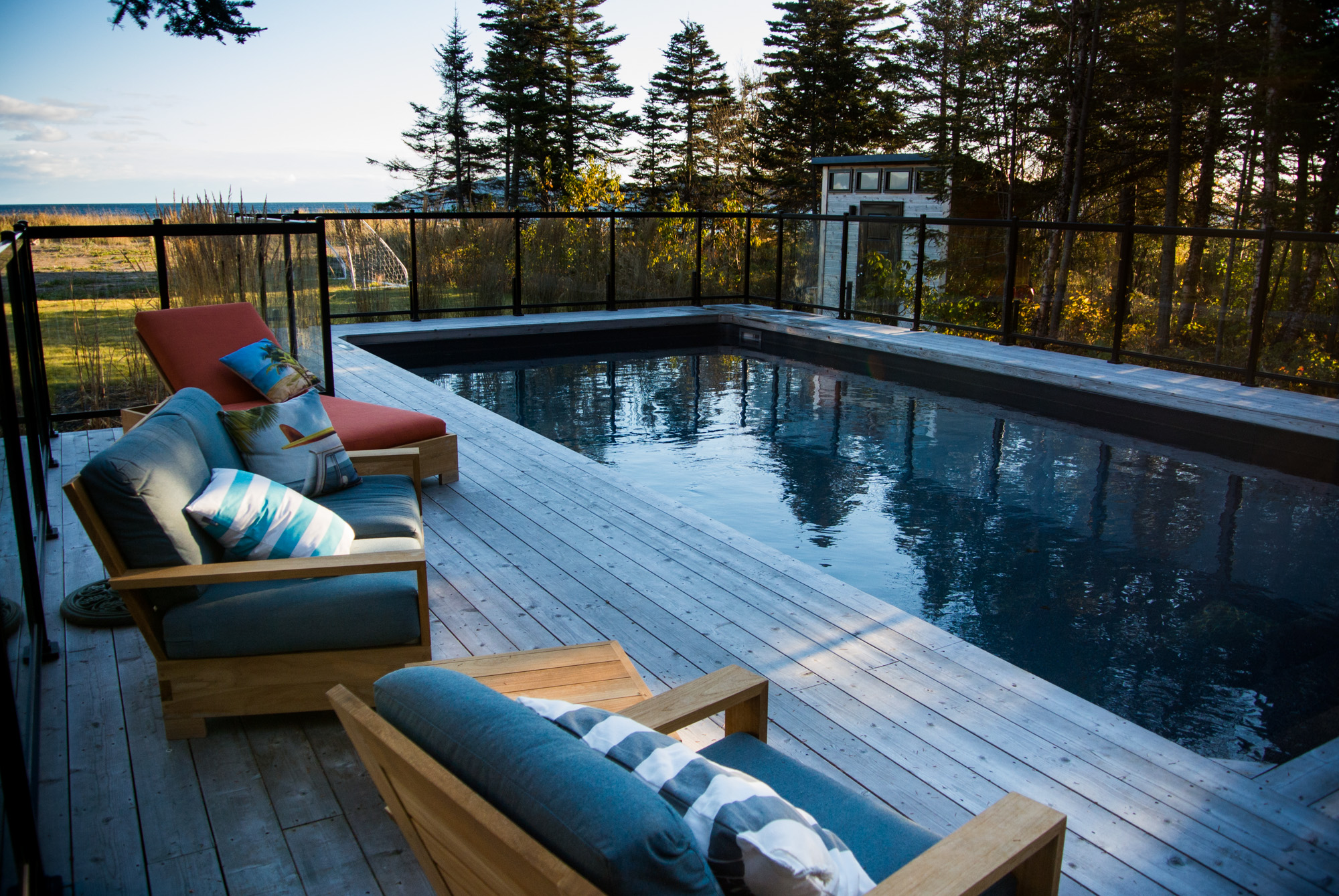 Réflex Paysage, Cabanon près de la piscine