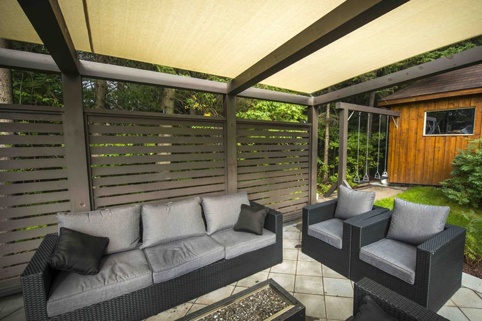 Pergola avec toit de toile